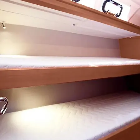 Bateau-hôtel Rent A On A Sailing Yacht! Pula