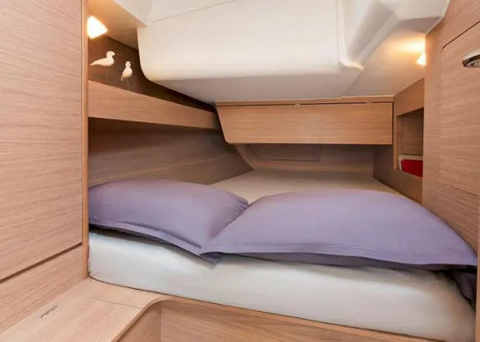 Rent A On A Sailing Yacht! Hotel en barco *